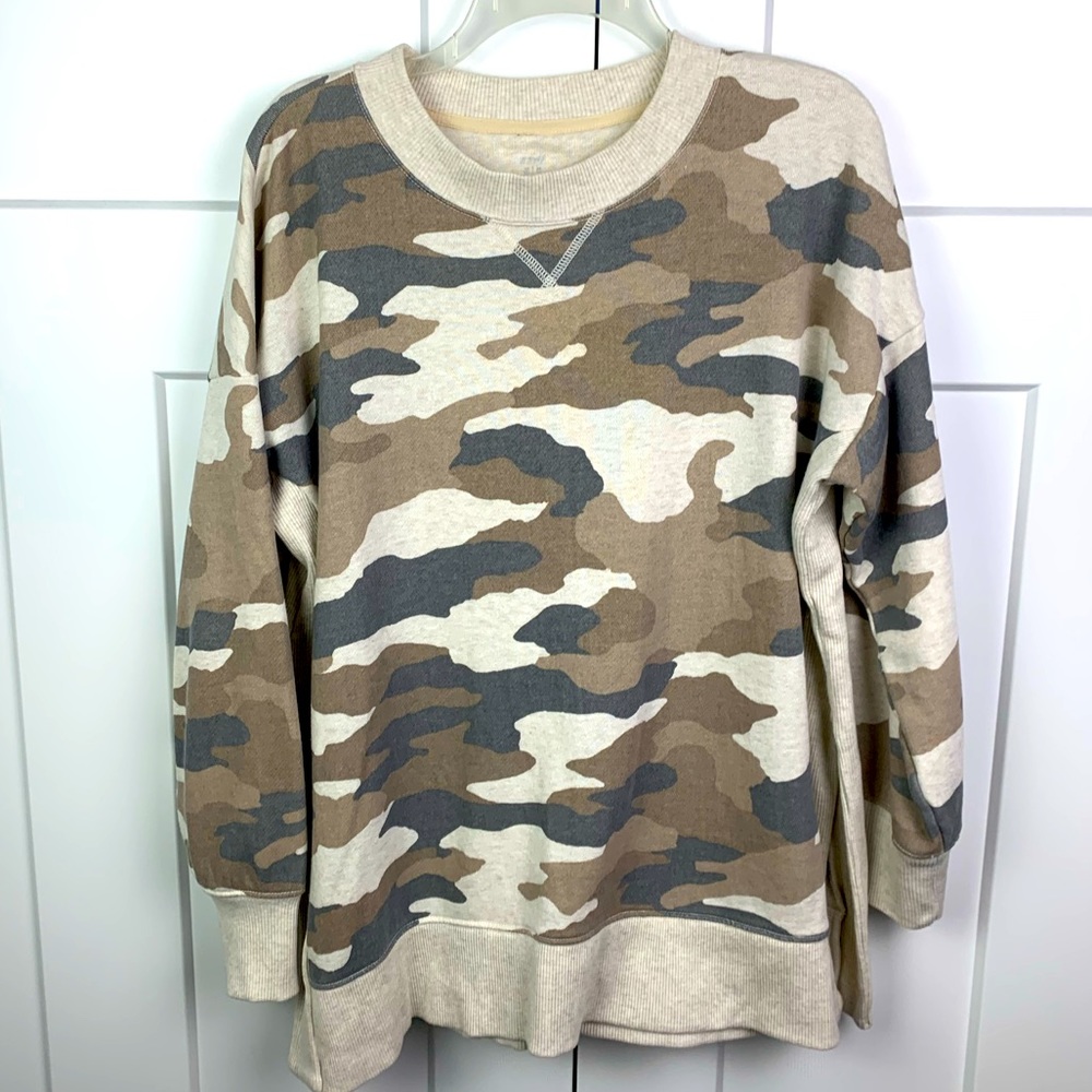 Aerie Sweatshirt Medium Camo Beige Gray Side-Split Crew Neck Pullover